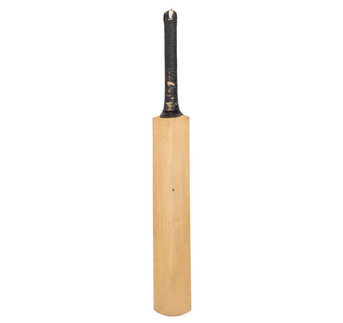RAHUL DRAVID'S AUTOGRAPHED HAND-PAINTED COMMEMORATIVE BAT - 3