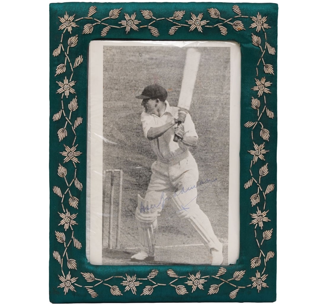 A SIGNED B/W PHOTOGRAPH OF SIR DONALD BRADMAN - 2