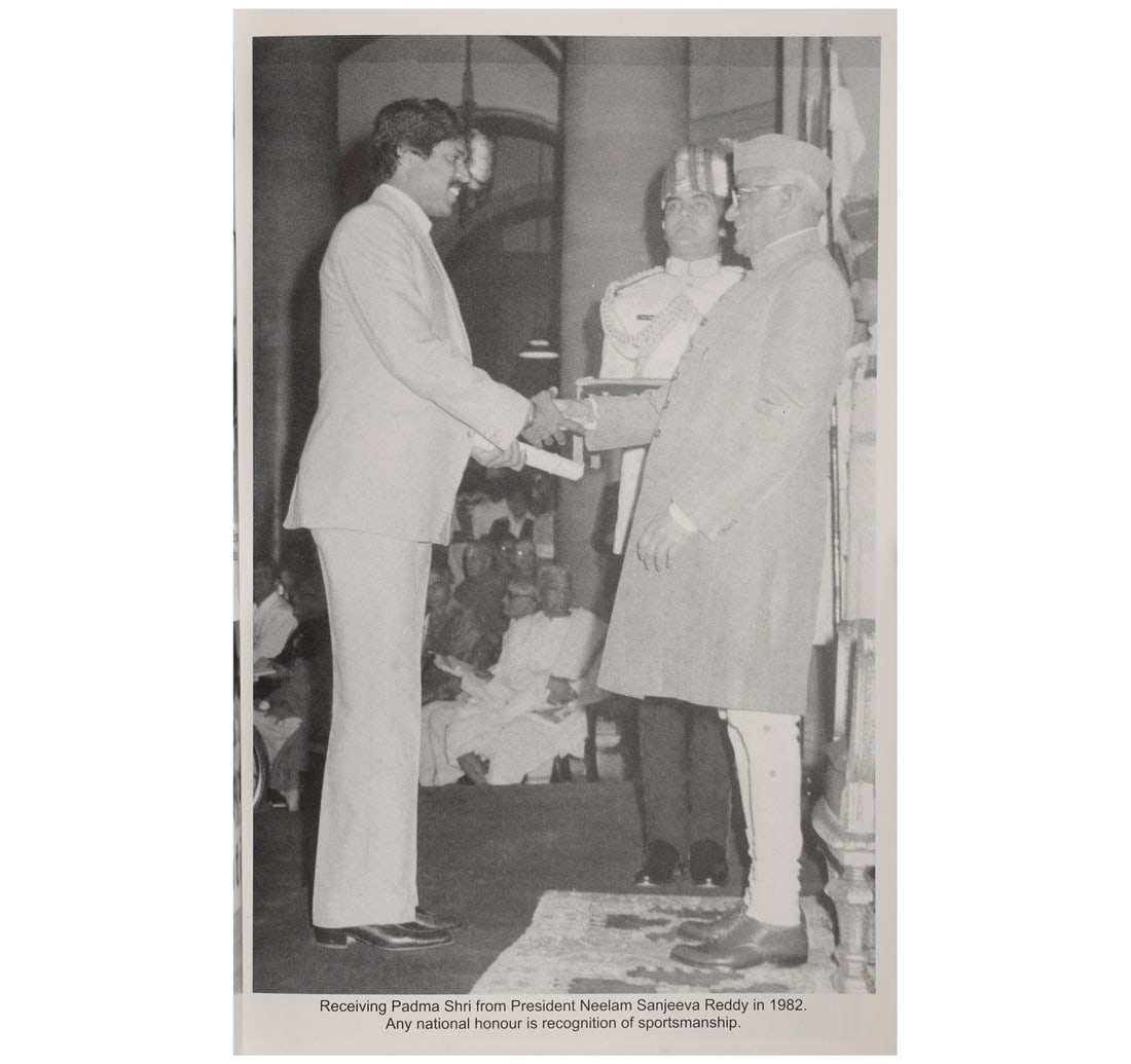A SET OF TWO BOOKS TITLED (I) RICHARD HADLEE (II) STRAIGHT FROM THE HEART OF KAPIL DEV SIGNED - 15