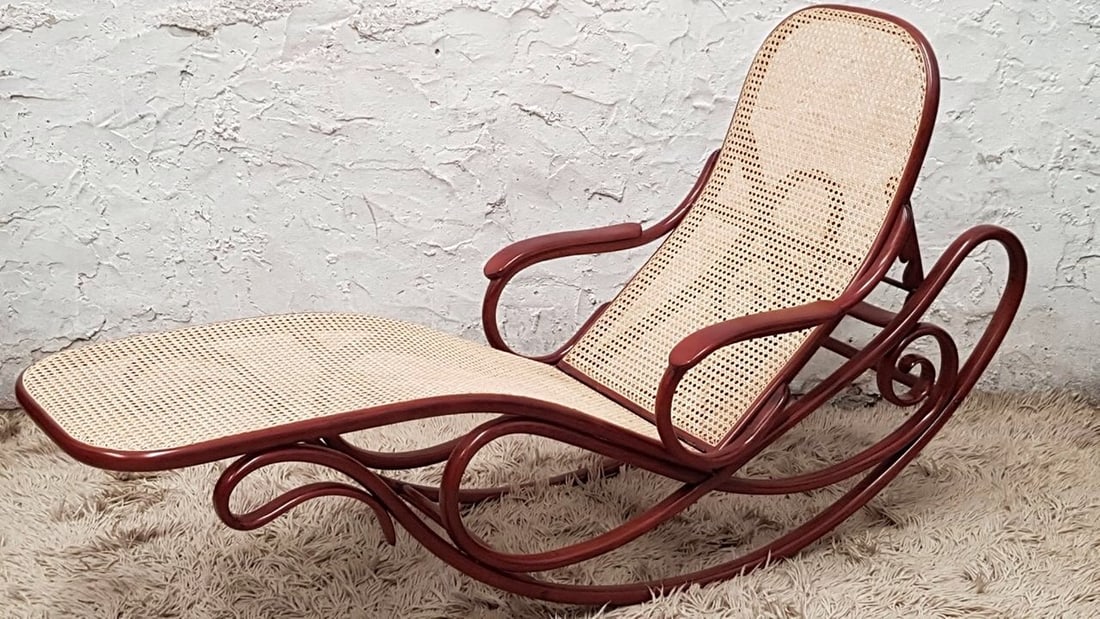 Thonet Bentwood and Rattan Rocking Chaise Longue Model 7500: Michael Thonet for Gebrüder Thonet 1884Tilting chaise-longue (Schaukel-sofa or rocker-bed) nº 7500Manufactured by Gebruder Thonet in Vienna around 1884.Made of steam-bent beech wood and Vienna grid.