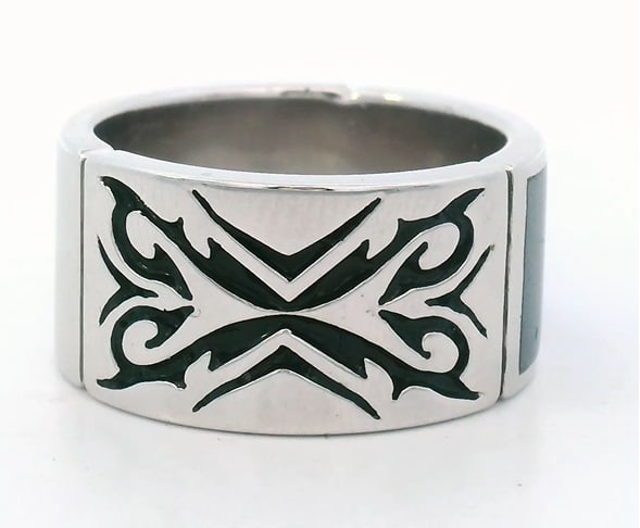 STEPHEN WEBSTER Sterling Silver Ring with Enamel: STEPHEN WEBSTER Sterling Silver Ring with Black Enamel. Ring size: 8. Total weight: 12.3 dwt.