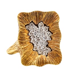 LA TRIOMPHE 1970 Sculptural Cocktail Ring In 18Kt Yellow Gold With VS Diamonds