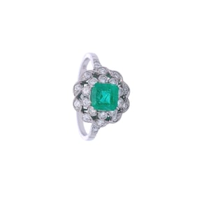 Antqiue Platinum Ring with Emerald and Diamonds