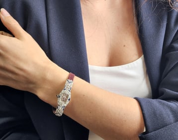 Art Deco 18kt Gold Manual winding Ladies Watch with Diamonds and Sapphires