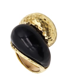 David Webb 1970 Vintage Black Enamel Crossover Cocktail Ring In 18Kt Yellow Gold