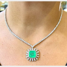 18K White Gold Emerald & Diamond Necklace