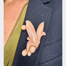 Retro 14K Yellow Gold Carved Coral Brooch