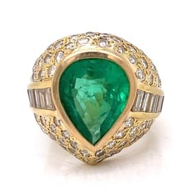Cocktail Ring in 18kt Gold with 5.0 Colombian Emerald and Diamonds