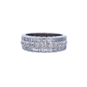 Half Band Ring in 18kt Gold with 1.00 Cts in Diamonds
