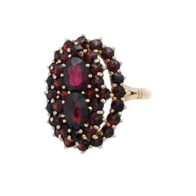 Georgian 18kt Yellow Gold Ring Adorned with Garnets