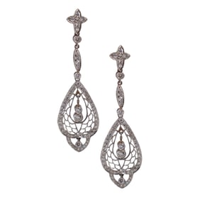 Art Deco style Hanging Earrings in Platinum with 2.35 carats in Diamonds