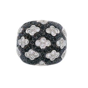 18kt Gold Cocktail Ring with 4.00 Cts in Black and white Diamonds