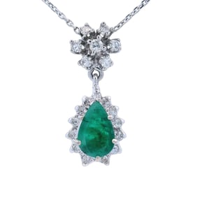 14kt white Gold Pendant Necklace with Emerald and Diamonds