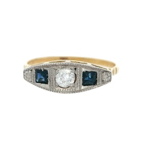 Art Deco Ring in 18kt gold and Platinum with Diamond and Sapphire