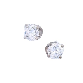 Studs in 14kt white Gold with 0.70 Cts in Diamonds