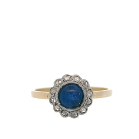 18kt Gold Ring with cabochon Sapphire and Diamonds