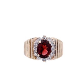 14kt yellow Gold fluted Ring with Garnet and Diamonds