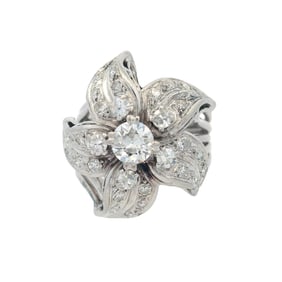 Retro Platinum flower Ring with 1.10 Carats in Diamonds
