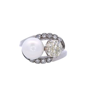 Antique 18kt white Gold Toi et Moi Ring with natural Pearl and Diamonds