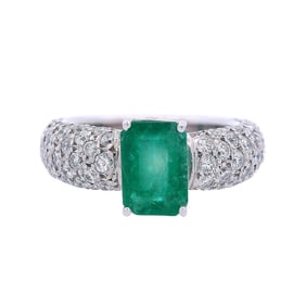 18kt white Gold Ring with 2.35 CTW in Emerald and Diamonds