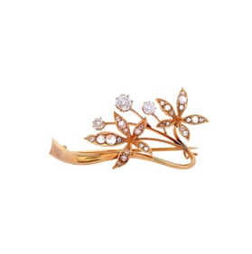Art Nouveau 18kt yellow Gold flower Brooch with Diamonds