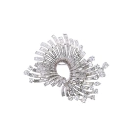 Art Deco Platinum Brooch with 15.10 Cts in VVS Diamonds