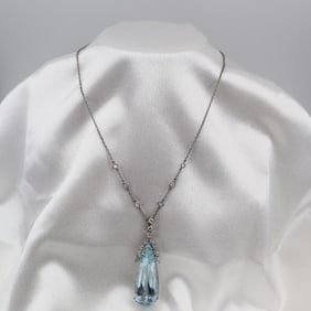 18kt white Gold Pendant Necklace with Aquamarines and Diamonds