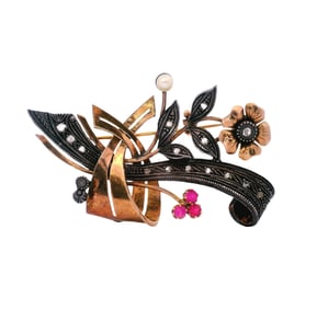 Edwardian 18kt Gold and Silver Flower Brooch with Diamonds and synthetic Rubies