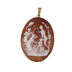 Art Nouveau 18kt yellow Gold shell Cameo Pendant