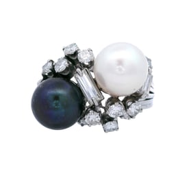 Toi et Moi Retro Platinum Ring with 2.20 Cts in Diamonds and Pearls