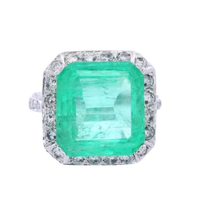 18kt white Gold Ring with 10.02 Cts Emerald and Diamond