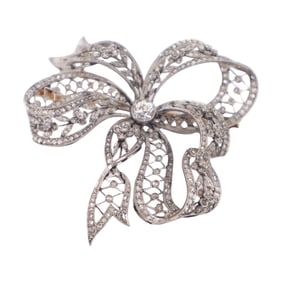 Mid-Victorian Old cut Diamonds Platinum and 18kt Gold Bow Brooch 3.55 Cts