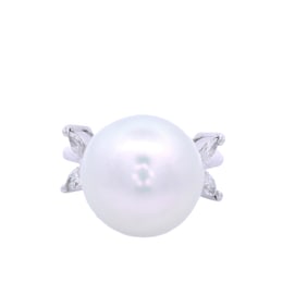 18kt white Gold Ring with South Sea Pearl and Marquise Diamonds