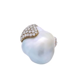 Mid-century 18kt Gold Ring with Baroque Pealr and Diamonds