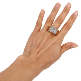 Retro 14kt yellow Gold Ring with 2.05 Carats in Diamonds