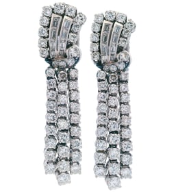 1930 Art Deco Platinum Clip-on Earrings with 7.05 Cts in Diamonds