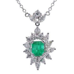 18kt white Gold Necklace with 2.20 CTW in Diamonds and Emerald