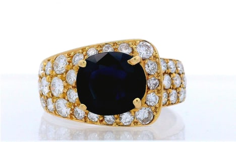 Mid century 18k Gold Ring with Diamonds and Sapphire