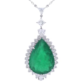 Fabulous 18kt white Gold Necklace with 12.0 Cts Emerald & 2.10 Cts in  Diamonds