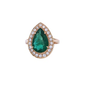 18kt yellow Gold Cocktail Ring with 4.40 Ctw in Emerald & Diamonds