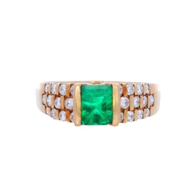 18kt yellow Gold Ring with Emerald and Diamonds
