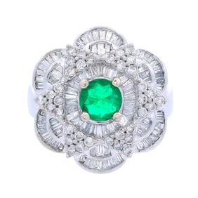 18kt white Gold Cocktail Ring with Diamonds and Emerald