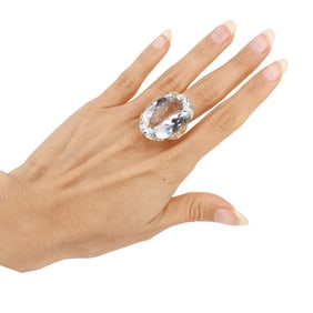 18kt yellow Gold Cocktail Ring with 39.40 CTW in Aquamarine & Diamonds