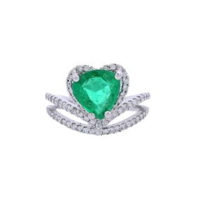 Contemporary 18kt white Gold Heart Ring with 2.15 CTW in Emerald & Diamonds