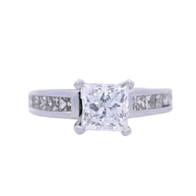 Engagement Ring in 14kt white Gold with 1.52 Cts in Princess cut Diamonds