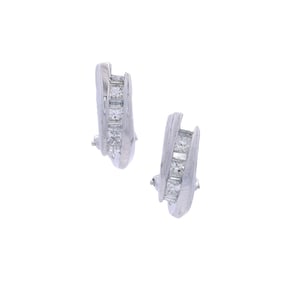 14kt white Gold Earrings with 1.30 Cts in Diamonds