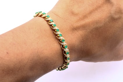 Gubelin 1960 Swiss 18Kt Yellow Gold Bracelet With 4.64 Ctw In Colombian Emeralds And Diamonds