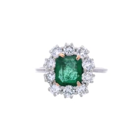 18kt white Gold Cluster Ring with Emerald & Diamonds