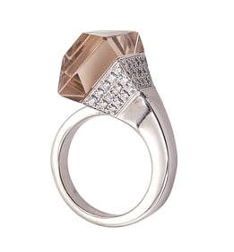 GUCCI Chiodo Cocktail Ring In 18Kt White Gold With VS Diamonds And Topaz