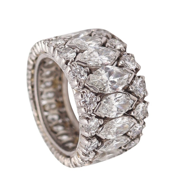SAMUEL MAYOR 1940 Art Deco Platinum Eternity Ring With 5.14 Ctw VS Diamonds: A fabulous Samuel Mayor graduated diamond eternity ring from America (late Art Deco, circa 1940), masterfully crafted in .900 platinum with .100 iridium and finished to a bright high polish. Exception